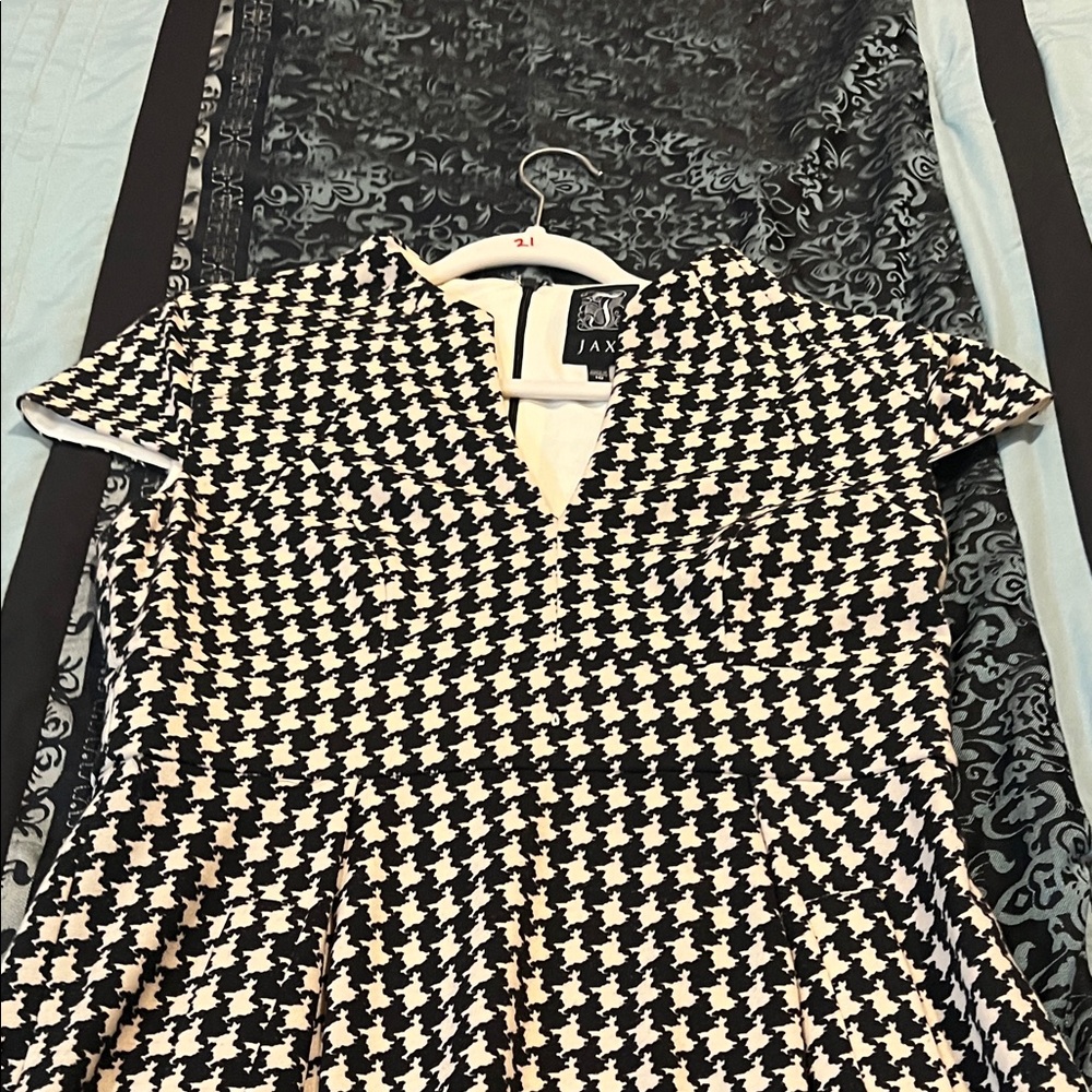 JAX Black and White Houndstooth Midi Dress - Picture 4 of 8